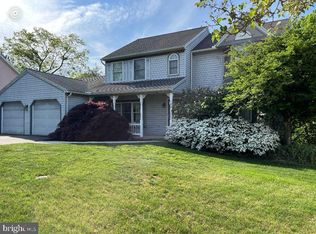 19 Windsor Way, Camp Hill, PA 17011