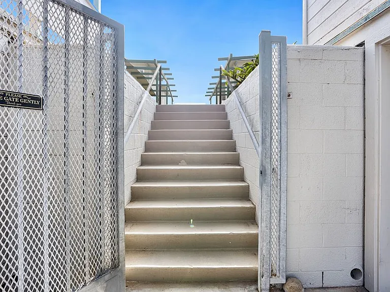 1630 Seacoast Dr #D — Photo 28