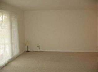 512 Willow Ln, Elk Grove Village, IL 60007