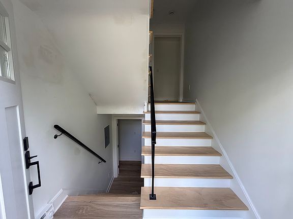 3rd image of 35 Hooker St #1