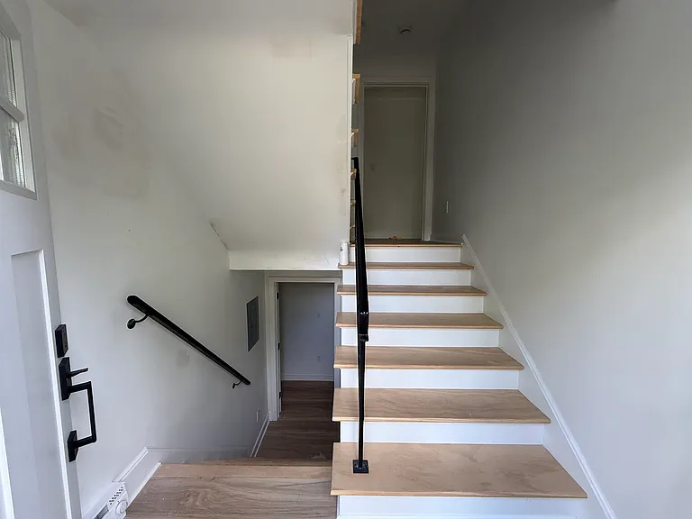 35 Hooker St #1 — Photo 3