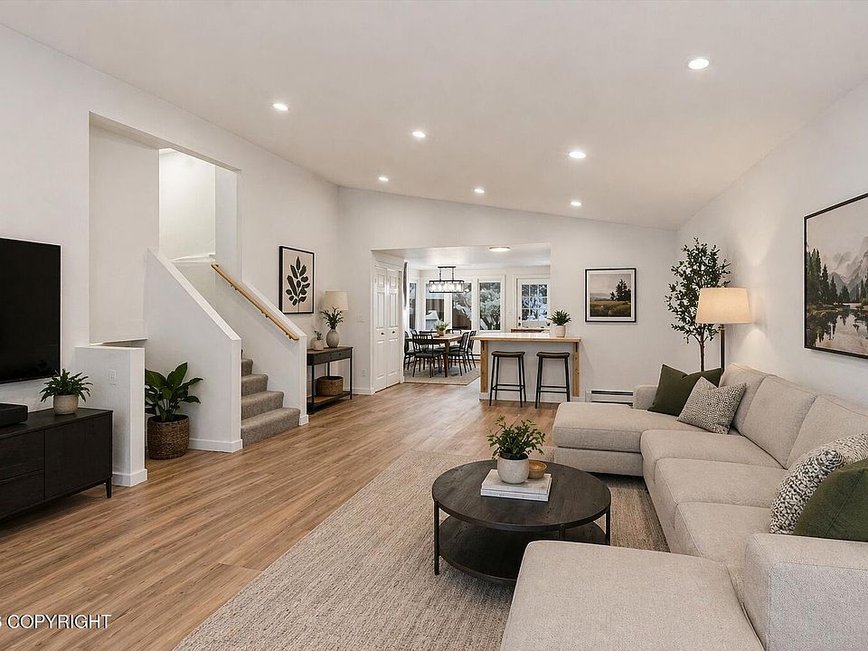 1st image of 800 W 21st Ave