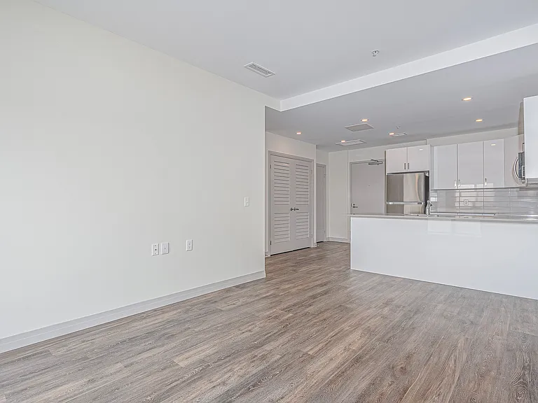 160 Lancaster Dr — Photo 14