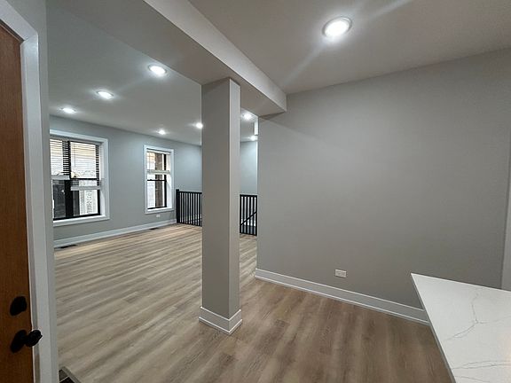 3rd image of 424 W Belden Ave #10
