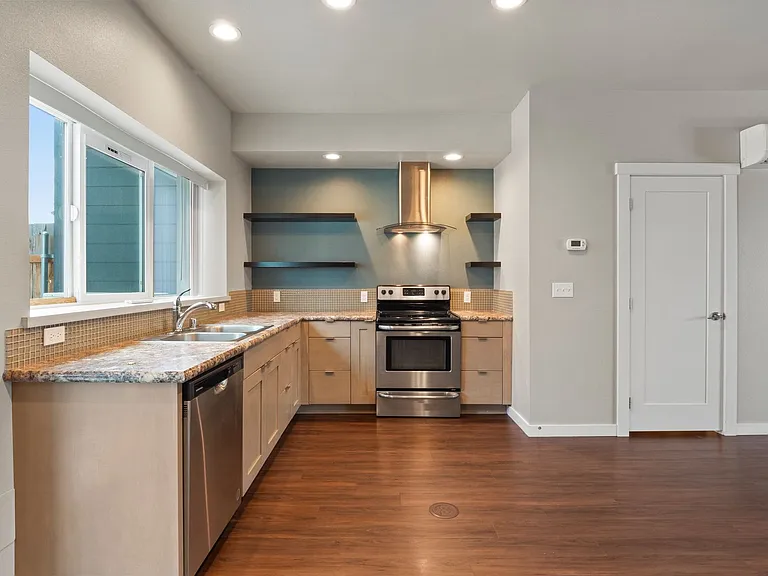 303 S Felts Ln — Photo 2