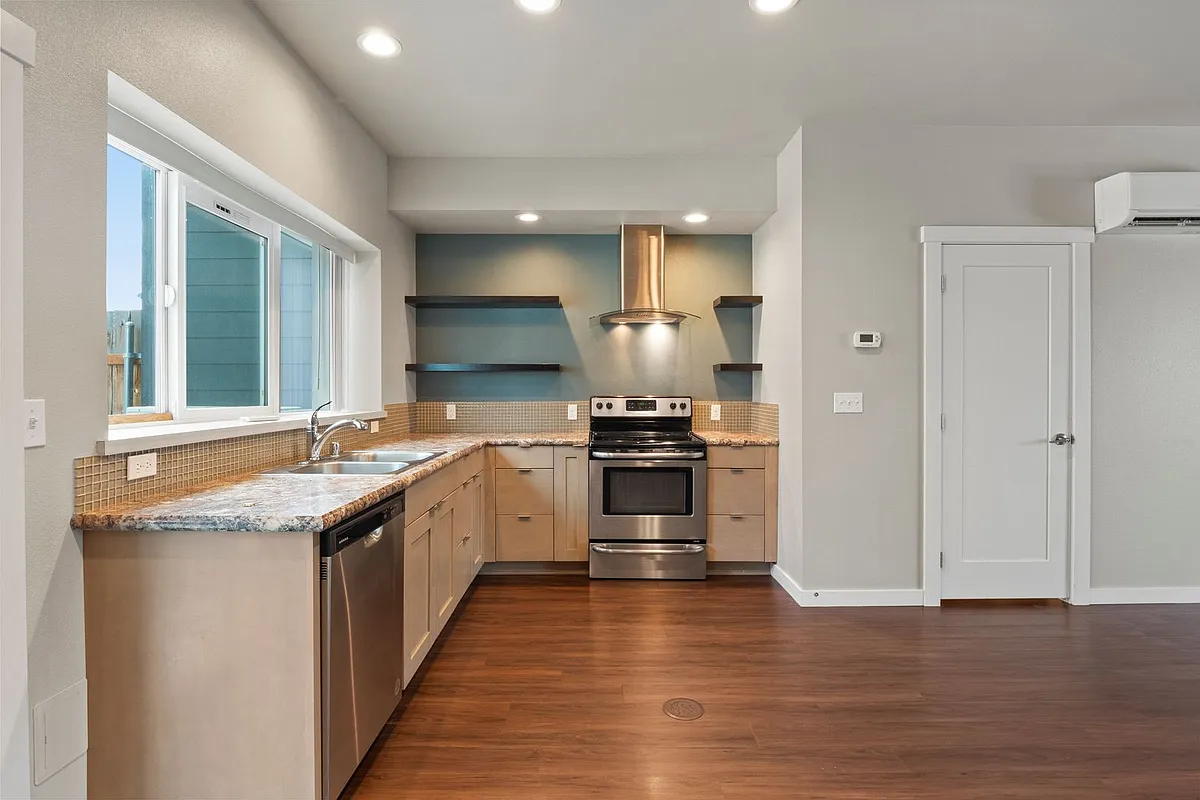 Building Photo - 303 S Felts Ln