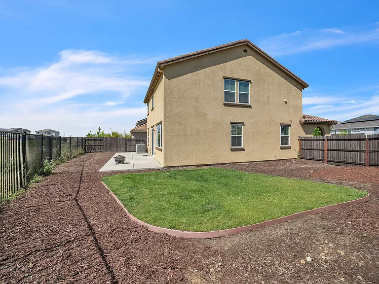 4562 Butterfly Ridge Dr — Photo 39