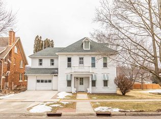 806 1st St, New Glarus, WI 53574