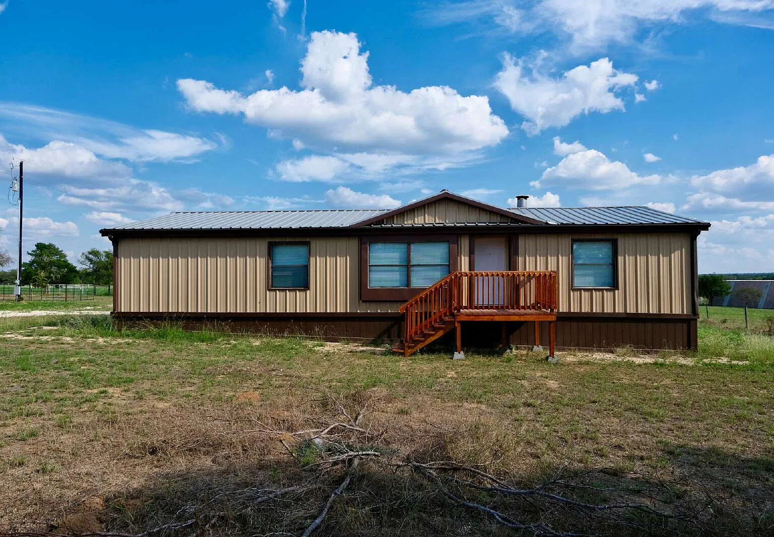 3 bed, 2.0 bath, 1600 sqft, $1,980 — Photo 1