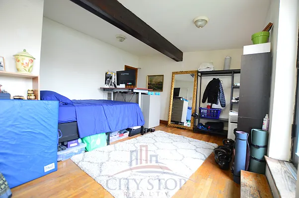 Rented by City Stop Realty | media 4