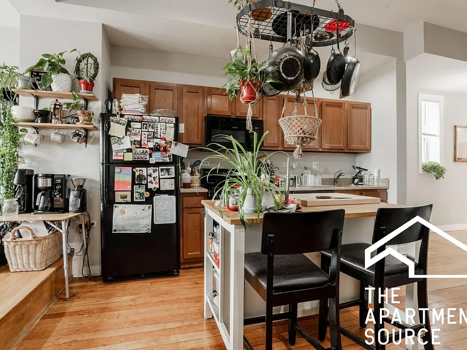 3216 W Augusta Blvd #2