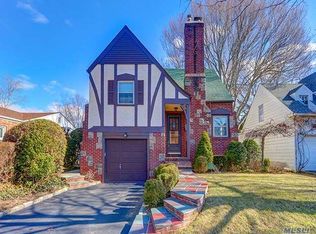 215 Euston Rd, Garden City, NY 11530