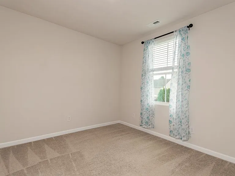 472 Roberta Dr — Photo 18