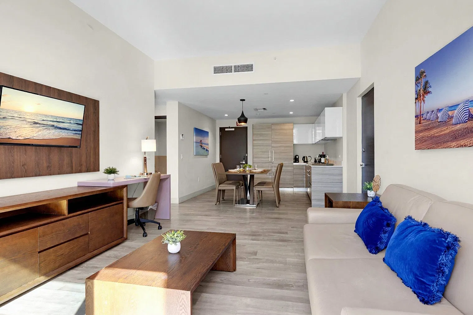 1 bed, 1.0 bath, 742 sqft, $4,393 — Photo 3