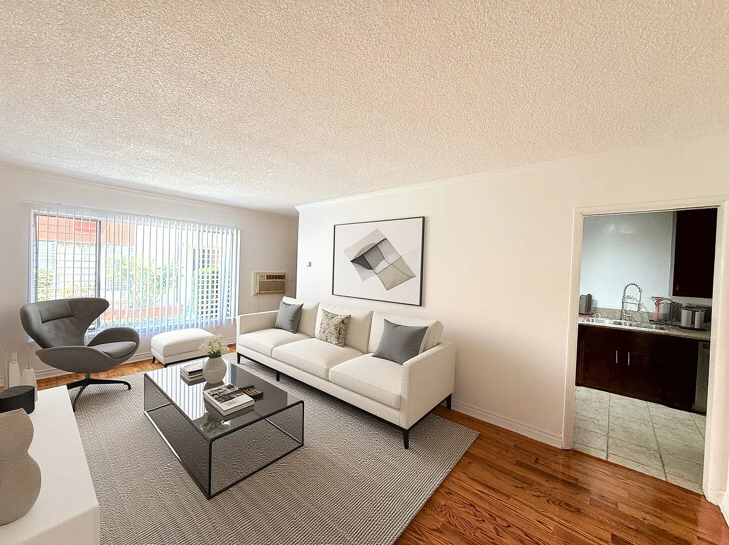 5618 Harold Way — Photo 3