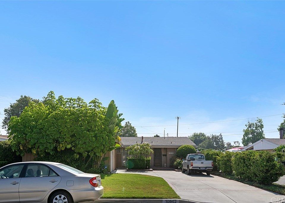 1st image of 10942 Groveside Ave