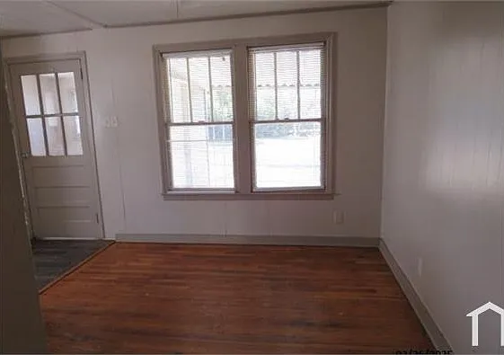 1911 Lionel St — Photo 10