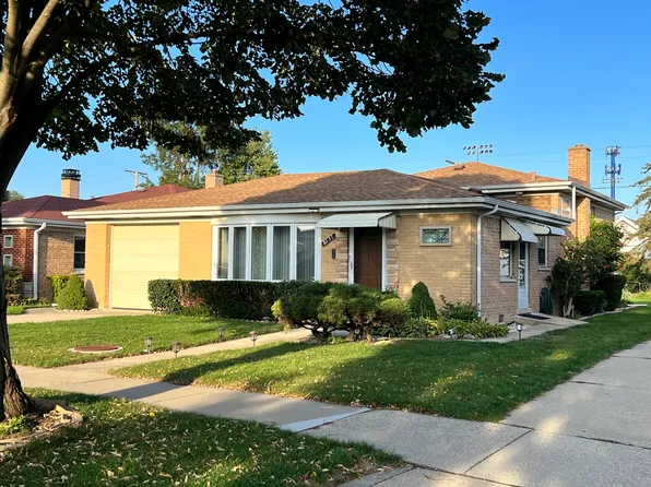 8637 N Ozanam Ave, Niles, IL 60714