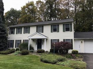 809 Stonehedge Dr, Vestal, NY 13850