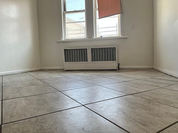 2nd image of 150 Sandford Blvd W APT B