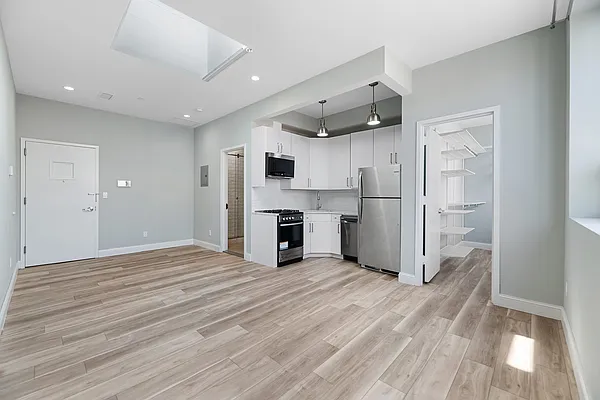 Rented by REAL New York | media 18