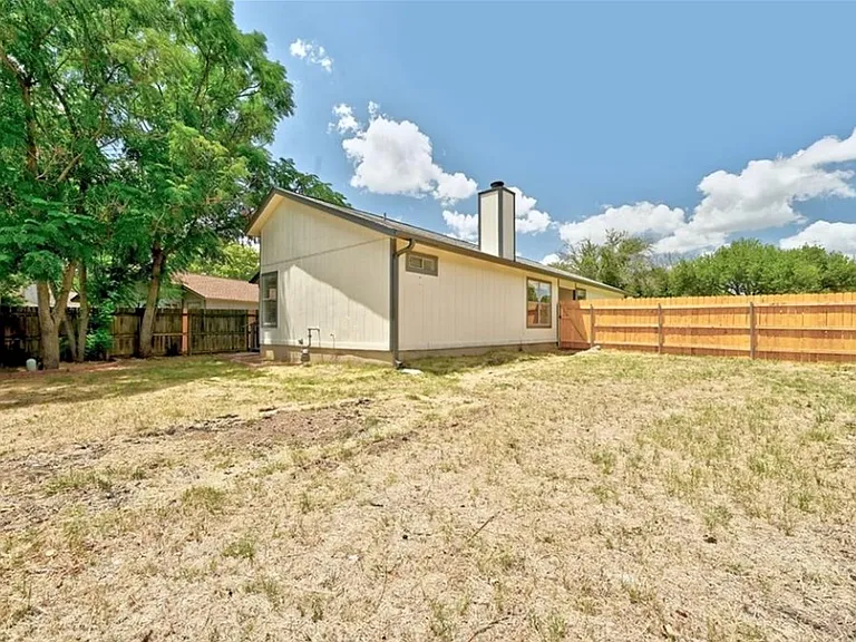9601 Holly Springs Dr — Photo 21