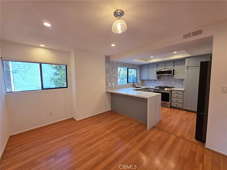 13963 Riverside Dr #13963 — Photo 15
