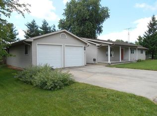 120 Heather Dr, Charleston, IL