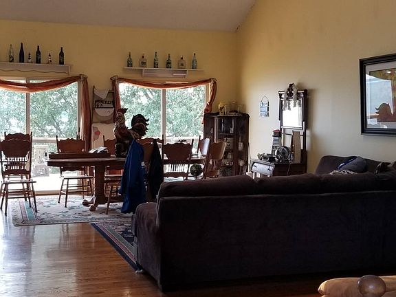 3rd image of 112 Eagle Point Dr