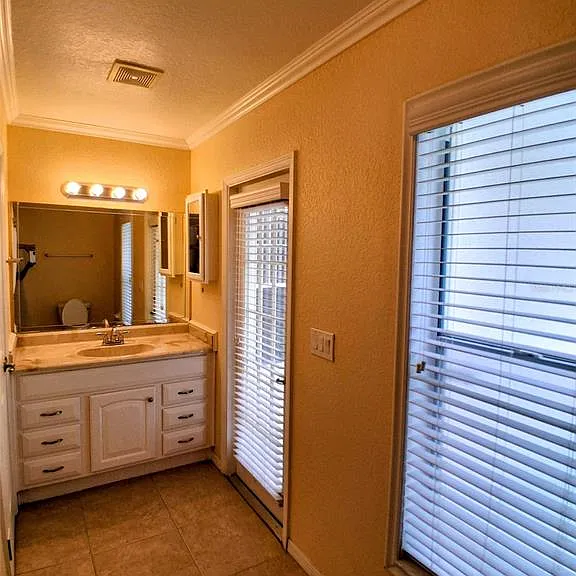 3392 Saint Ives Blvd — Photo 22
