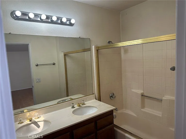3823 Foster Ave — Photo 6