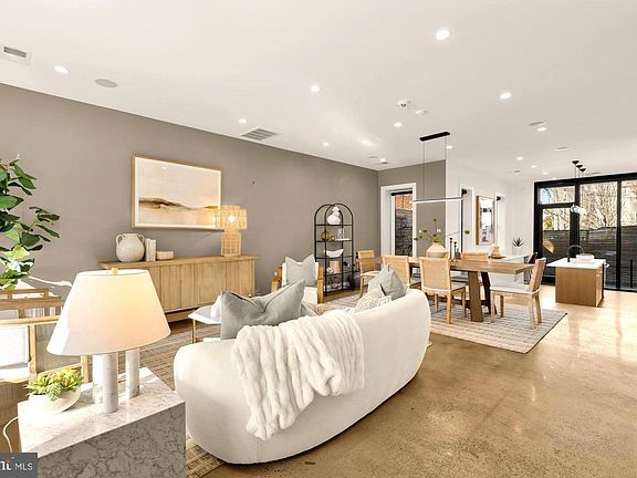 3rd image of 1005 P St NW