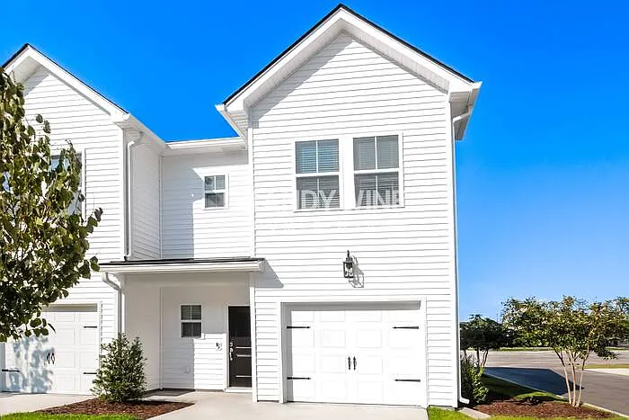 3 bed, 2.5 bath, 1511 sqft, $1,949 — Photo 2