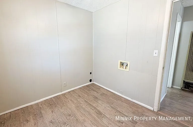1805 Avenue V — Photo 10