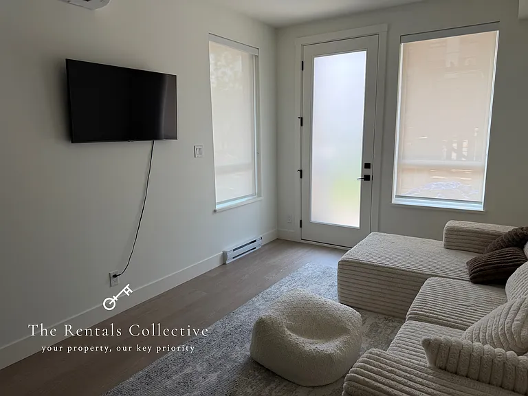 8230 208b St — Photo 9