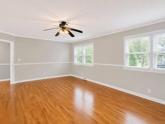 3rd image of 208 N Lewis Ct