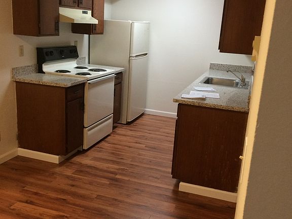 4th image of 743 Bartlett Ave APT 13