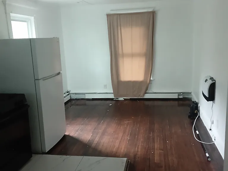 33 Starr Ave #2 — Photo 2