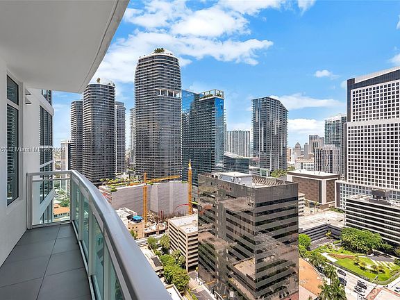 4th image of 951 Brickell Ave #1