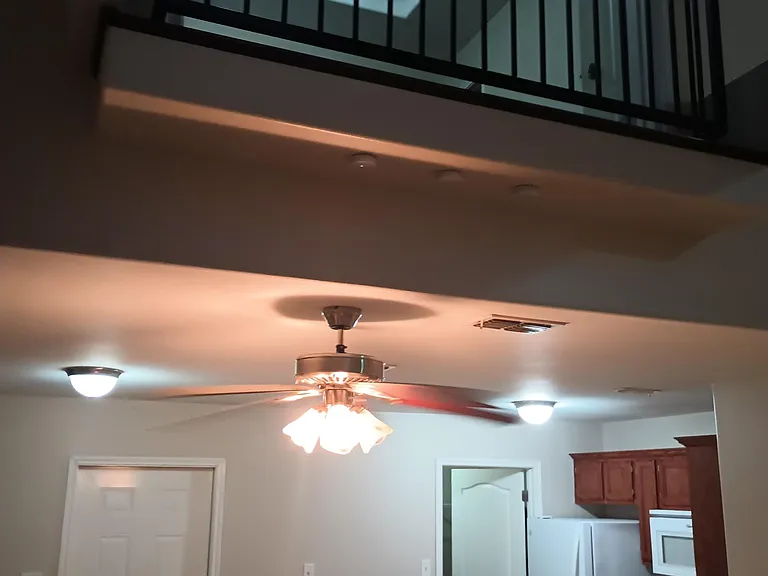 ceilings rise 18 feet
