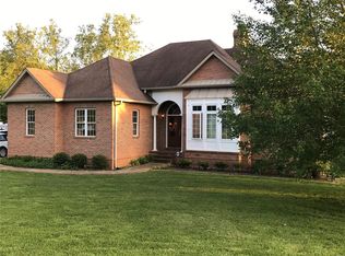 5032 Fox Creek Crossing Dr, Pacific, MO 63069