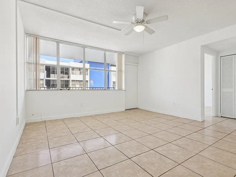 2 Bed 2 Bath Unit