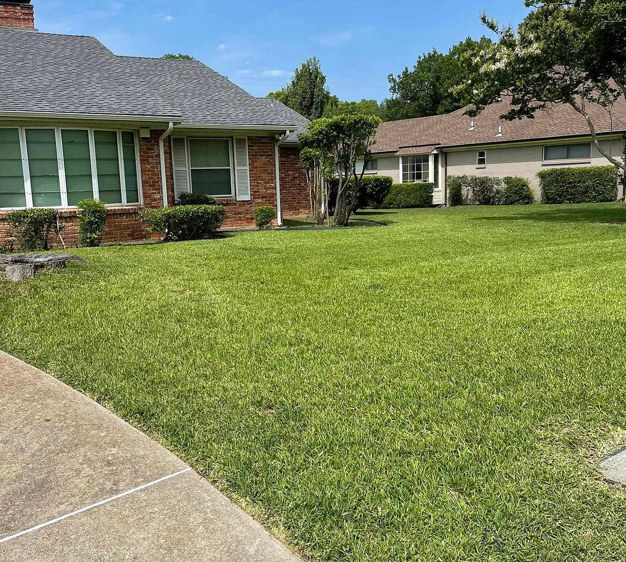 622 W Five Mile Pkwy — Photo 1