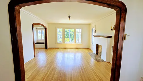 912 1/2 S Mariposa Ave Photo 1
