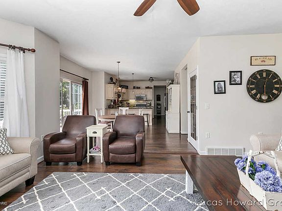 5th image of 4261 Abby Ln SW