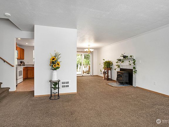 4th image of 22640 Echowood Lane SE