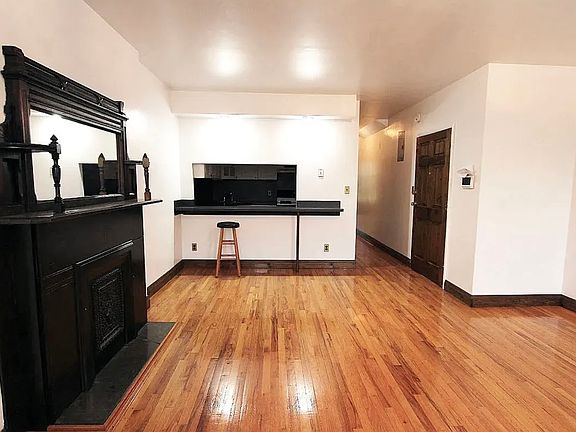3rd image of 219 W 131st St #5