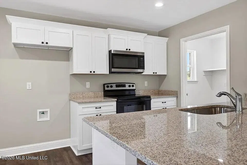 3 bed, 2.0 bath, 1355 sqft, $1,800 — Photo 3