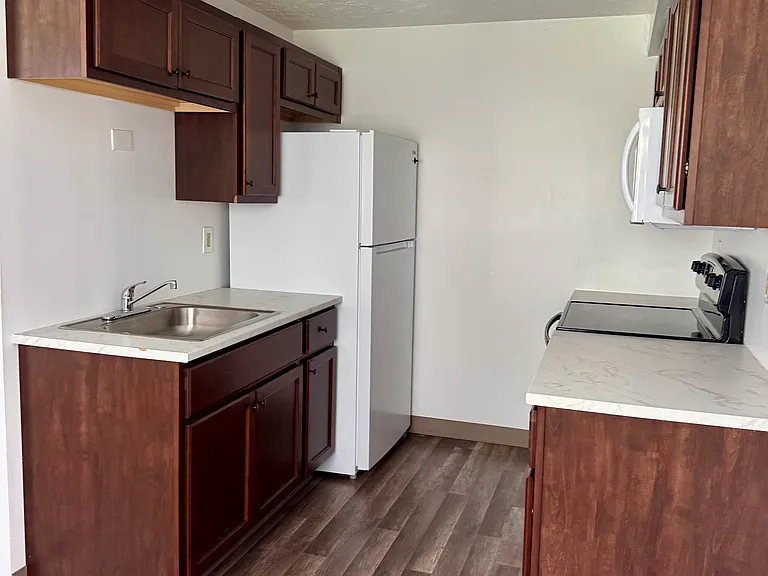 Farmington Manor — Photo 15