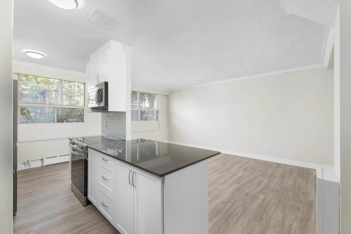 115 Dowling Avenue — Photo 2